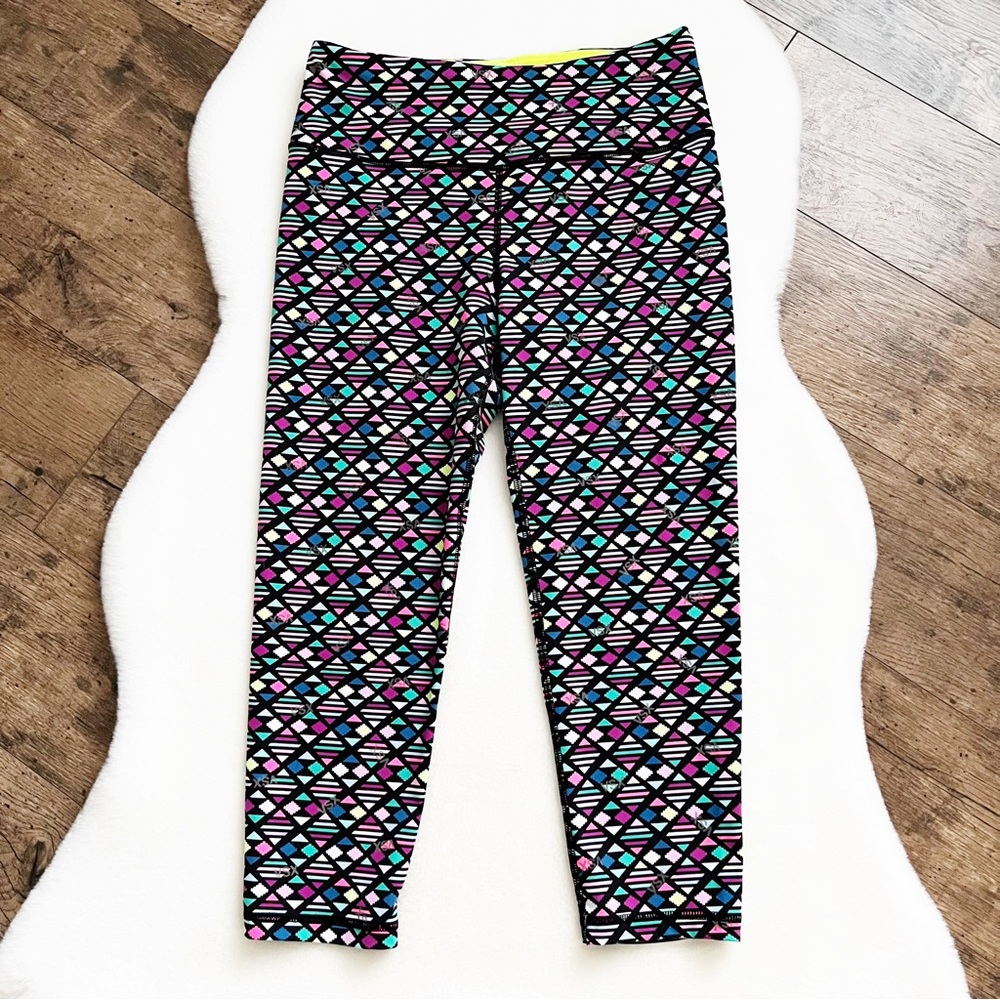 VSX Knockout Capri Tights Victoria’s Secret Sport Leggings Aztec Print Medium